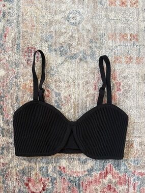 Aritzia Sculpt Knit Bra Top